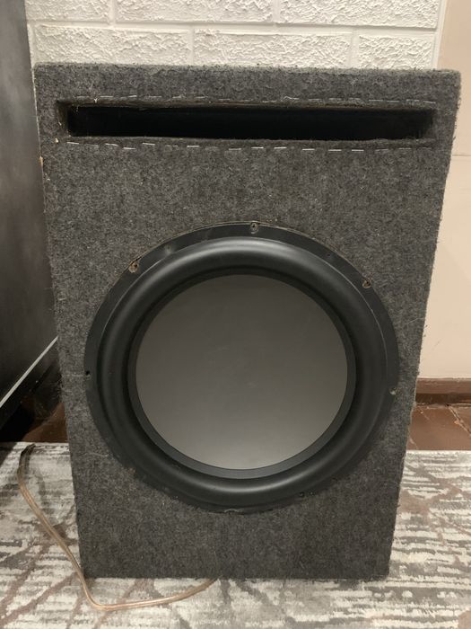 Сабвуфер 12 дюймов.