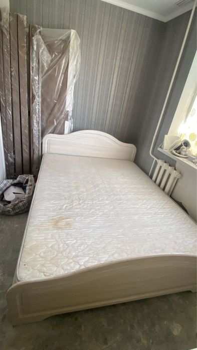 Продам шкаф и кровать с матрасом