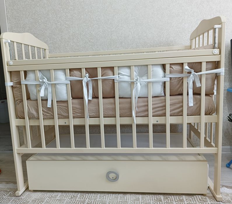 Детская кроватка маятник