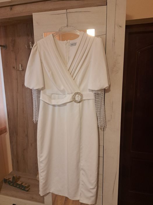 Rochie alba ideala pentru starea civila