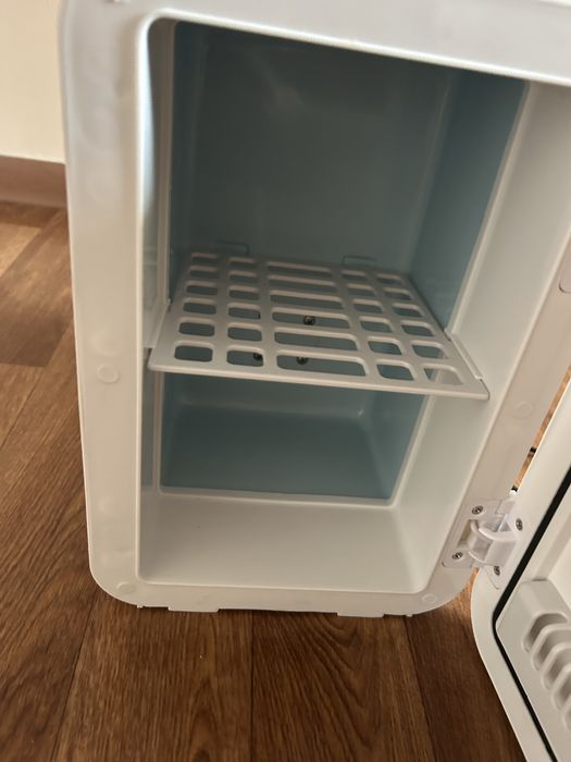 Продам минихолодильник для косметики