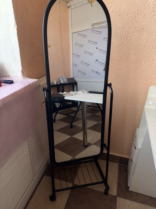Продам зеркало на подставке