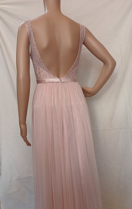 Официална рокля, подходяща за абитуриентки и шаферки