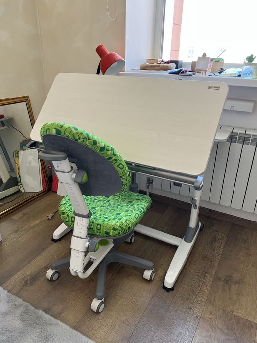 Продается парта со стулом