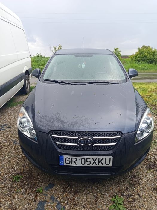 Vând kia ceed Masina întreținută! Personala AC funcțional 4 geamuri
