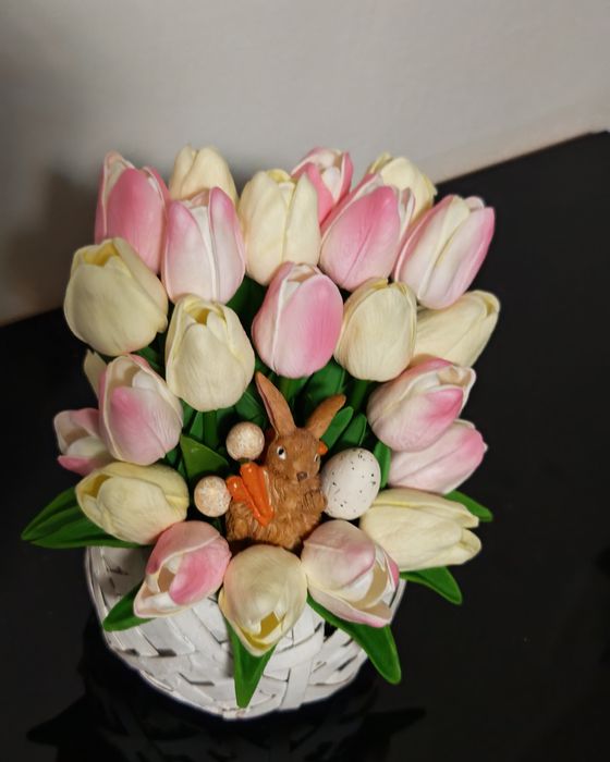 Decorațiune de masă de Paște cu 27 fire de lalele din polifoam