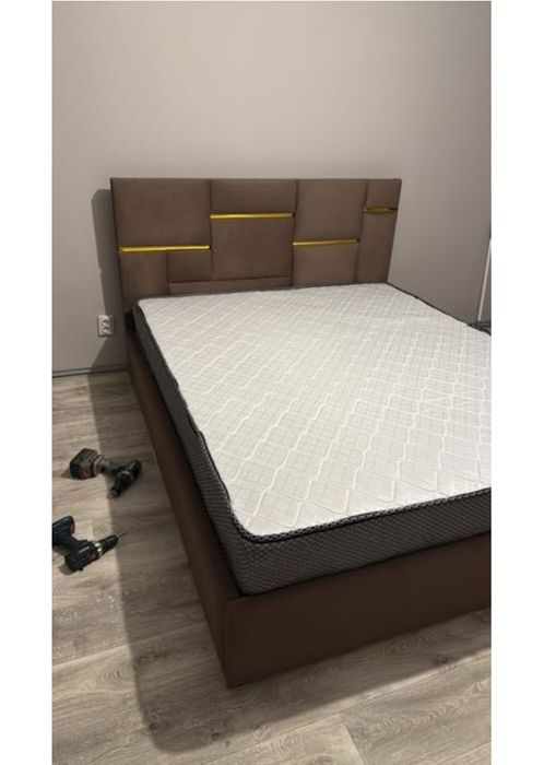 Кровать с подъемным механизмом почти новая