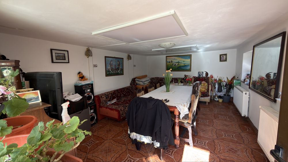 Casa spatioasa in Comuna Aninoasa , sat Groserea