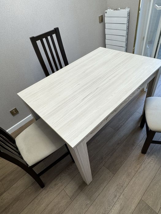 Стол и стулья дерево