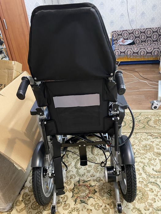 Электрическая коляска для инвалидов