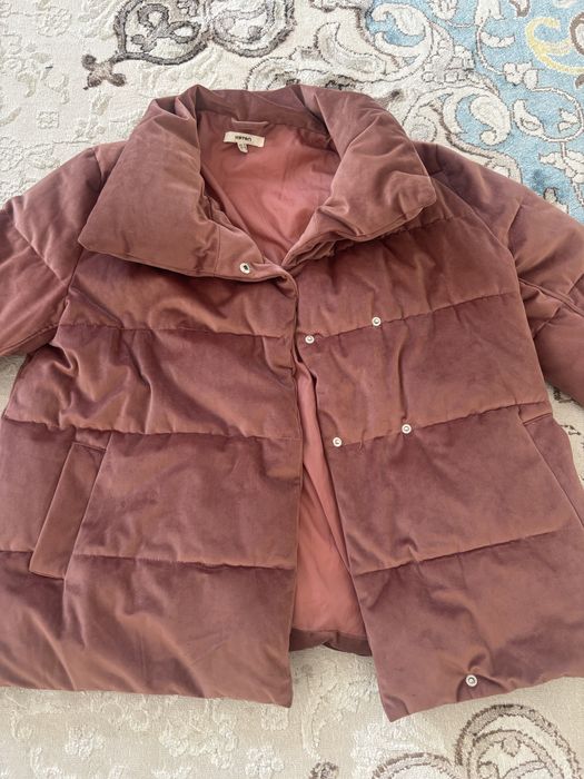 укороченный пуховик