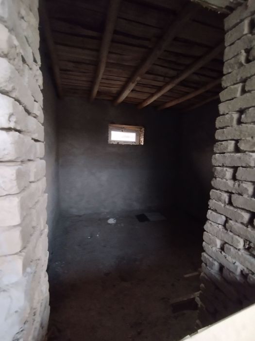 Xovli uy sotiladi yolni boyida