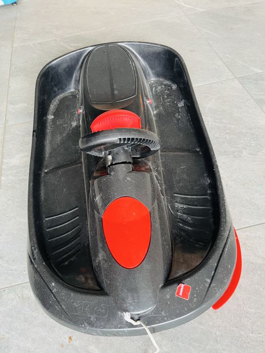 Sanie cu frana rosu cu negru din plastic