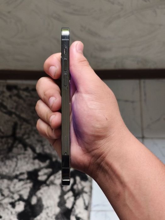 iphone 12 pro holati yaxshi faqat kamera  batarya almashgan arginaliga