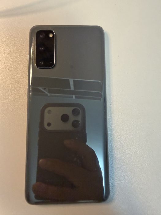 Samsung S20.