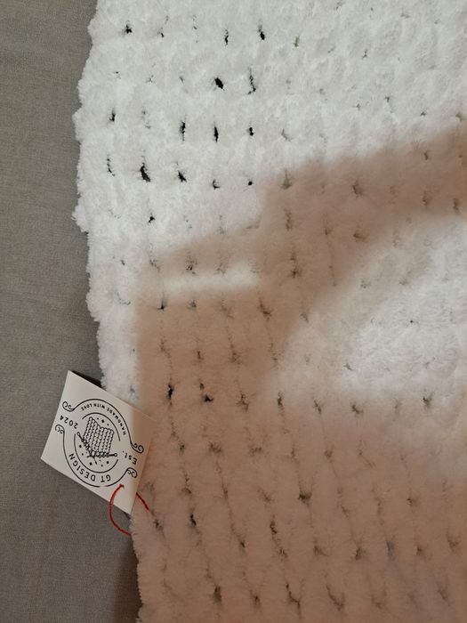 Ръчно изплетени шалове различни цветове и материи