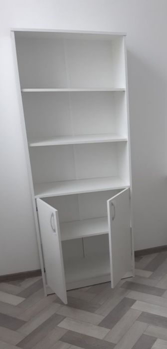 Продам шкаф. 20 000...Шкаф.  Б/у  на Центральном рынке. Состояни