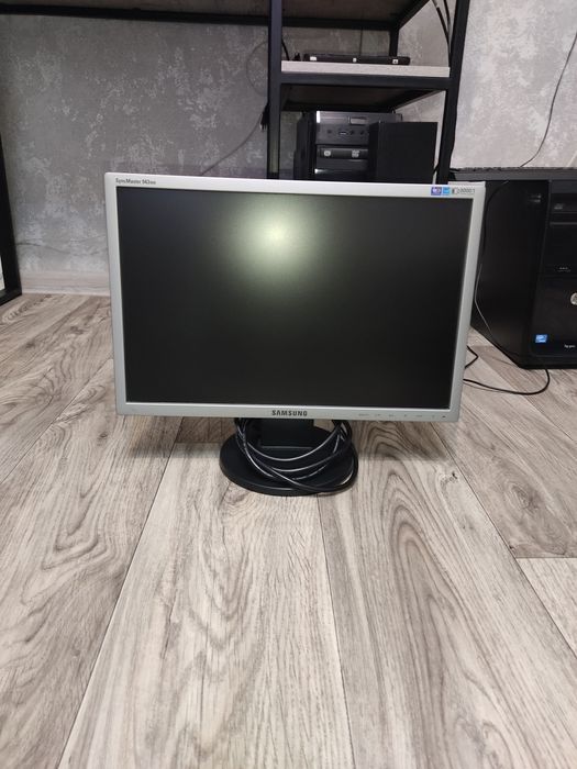 Монитор SAMSUNG.