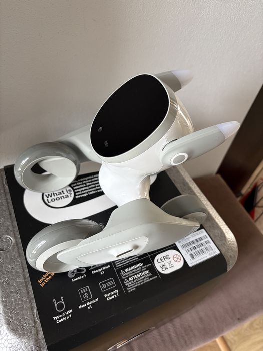 Vand Loona premium, robot inteligent