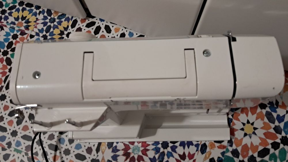 Mașină de cusut Bernette