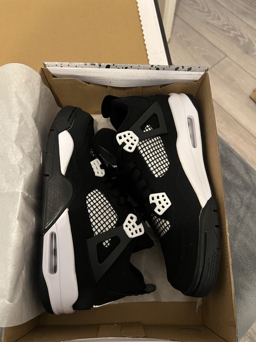 Jordan 4 White Thunder