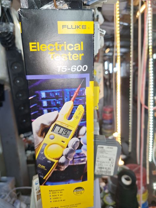 Fluke 75_600  tester