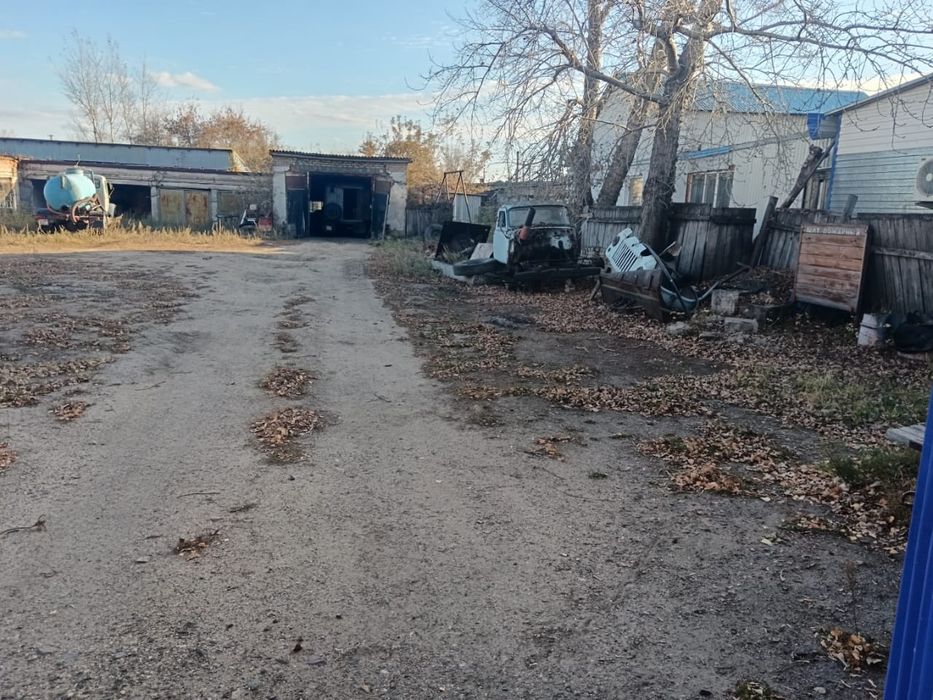 Продам территорию с гаражами