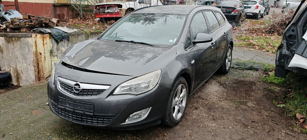 Продавам на части Opel Astra J 1.7 CDTI 125к.с.