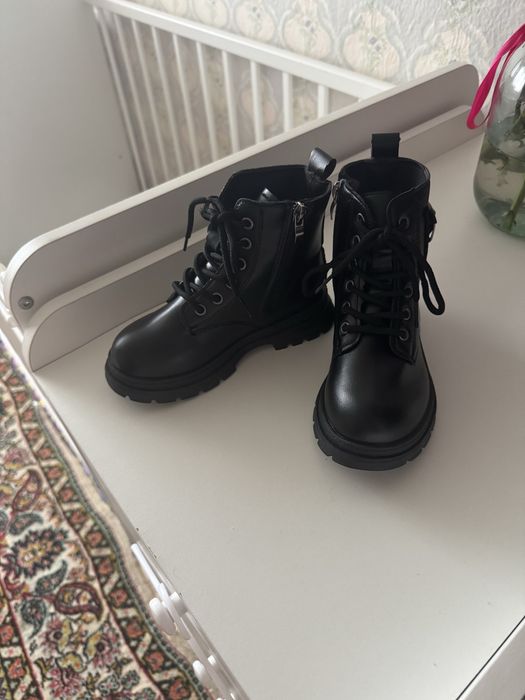 Ботинки новые на девочку