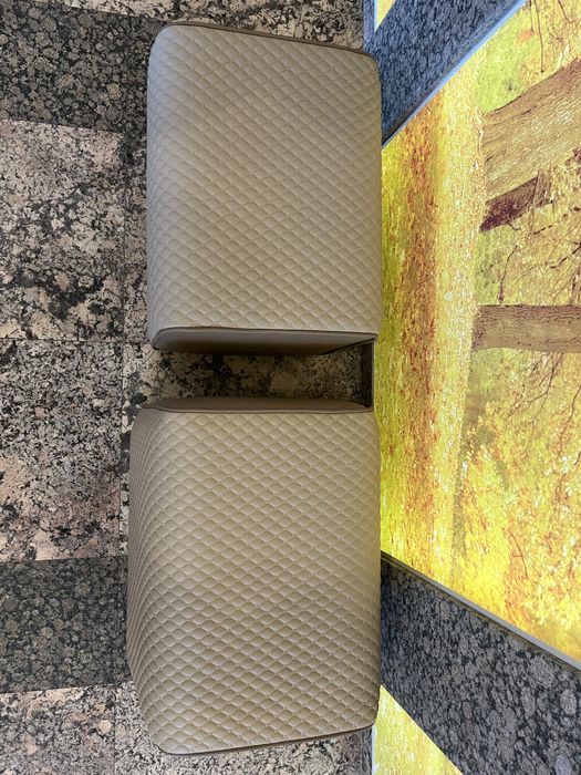 Луксозна пейка за антре, кожена табуретка (в две разновидности)