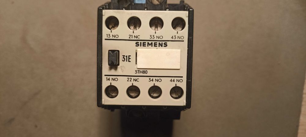 Контактори Siemens  3TH8031-0A, 3TH8022-0A и 3TA 68 02 - 0A