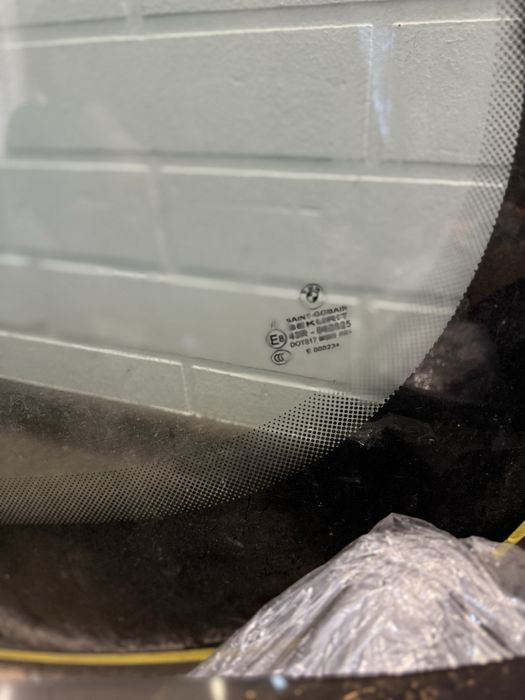 Оригинальное Лобовое Стекло на BMW e38