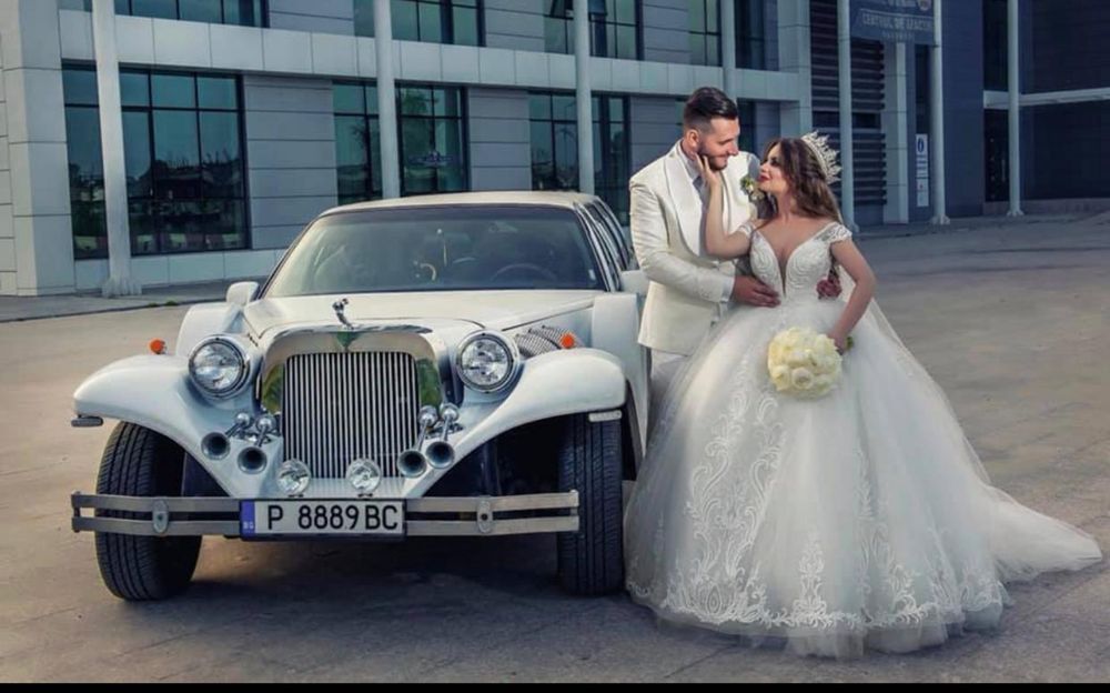 Limuzina de epoca Excalibur de inchiriat / inchiriere limuzine nunta