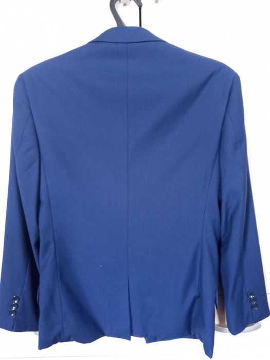 Продам школьный костюм