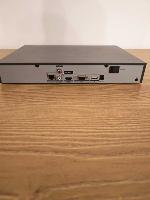 NVR 4K HIKVISION DS-7608NXI-K1 8 canale 12MP + Hikvision Dome IP 4mp