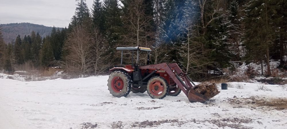 Tractor cu incarcator frontal