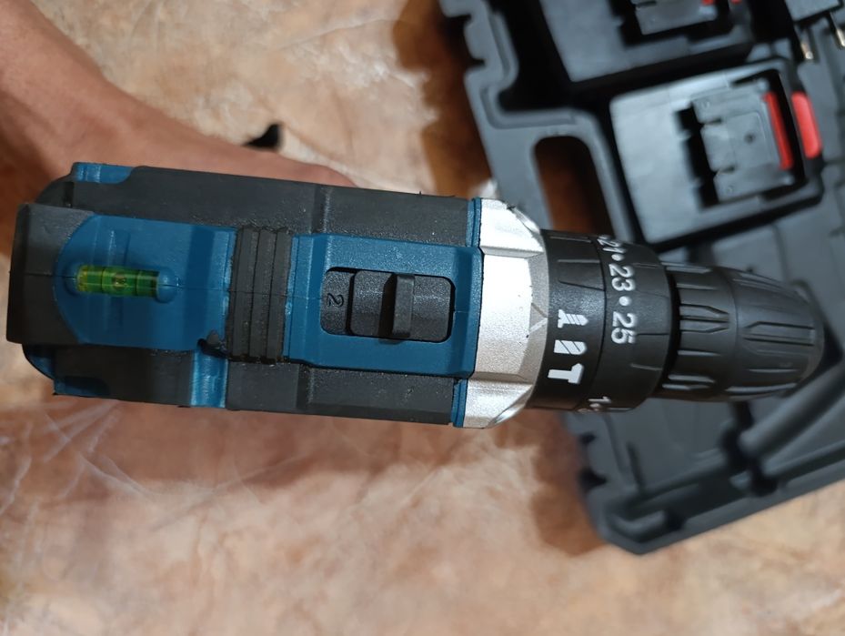 Дрель шуруповёрт Bosch.