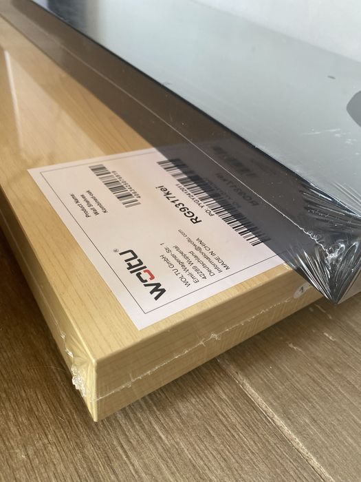 Големи стенни рафтове в различни цветове и размери