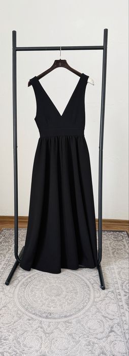 Cos рокля със странични джобове