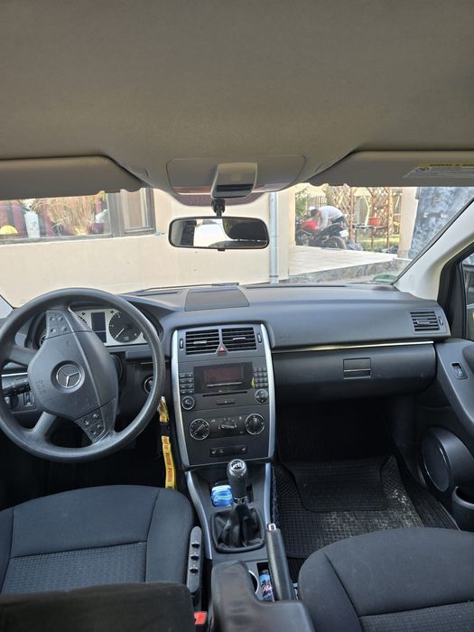 Mercedes Benz B180