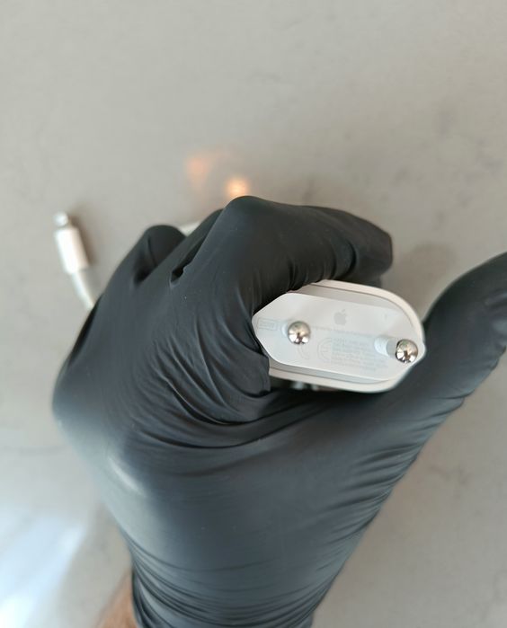 Оригинал Apple 20w  зарядное устройство срочно