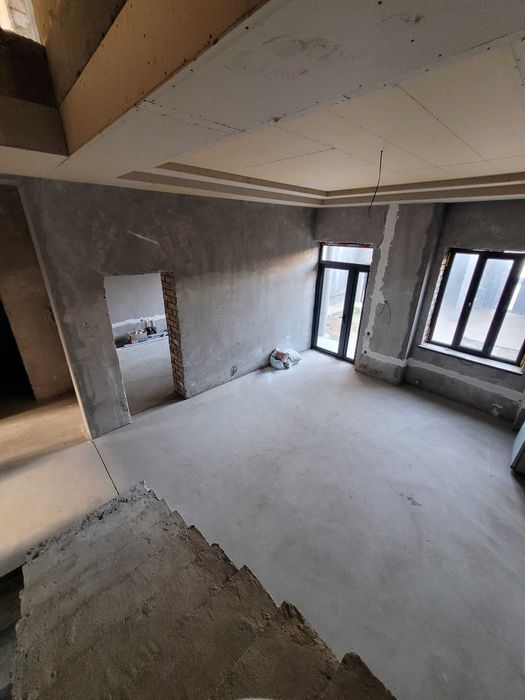 Хонобода коробка холатида уй сотилади