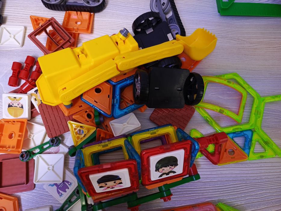 Магнитный развивающий конструктор