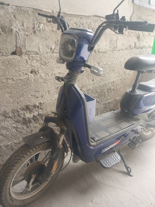 Скутер сотилади.