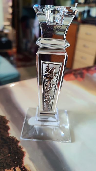 Sfeșnic din cristal veritabil Bohemia (Jihlavské Sklárny), fabricat în Republica Cehă.