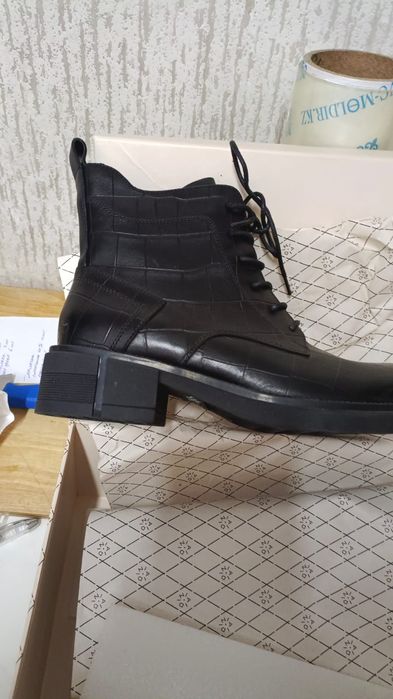 Женские ботинки демисезонные.