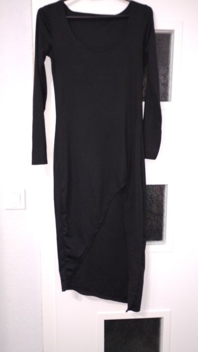 Дълга черна рокля