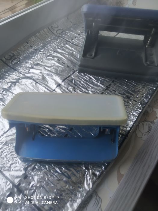 Дырокол железный