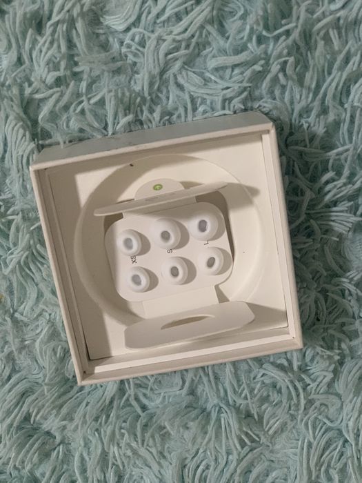 Наушники AirPods