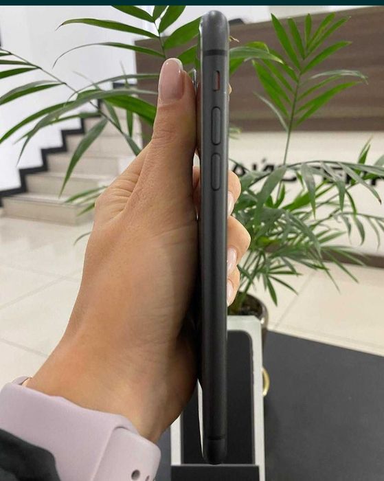 Айфон 11 128 гб .